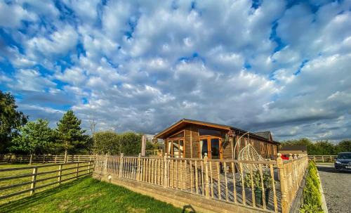 Fangfoss House | Immaculate 3-Bedroom Private Lodge near York