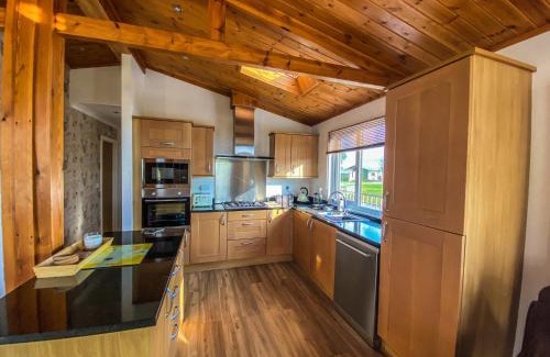 Fangfoss House | Immaculate 3-Bedroom Private Lodge near York