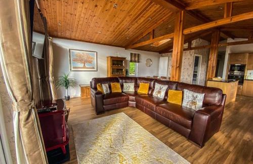 Fangfoss House | Immaculate 3-Bedroom Private Lodge near York