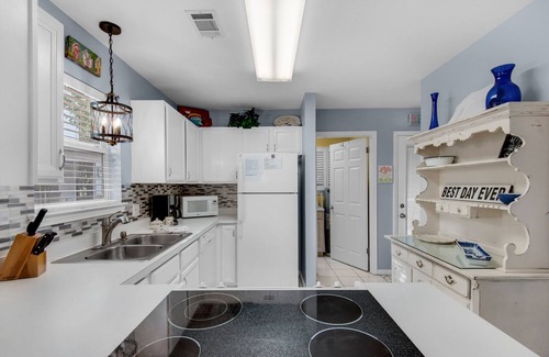 Clipper Cove House | Immaculate & Adorable Beach Cottage! Steps to Community Pool & Beach! Gameroom/Mancave