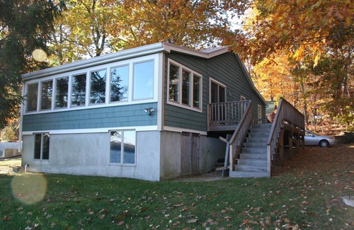 Raymond House | Immaculate Cottage On Beautiful Panther Pond