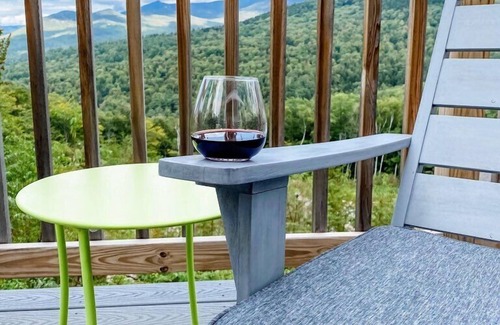 Thornton House | Immaculate home with breathtaking Mountain View