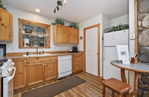 McCall Cabin | IMMACULATE MCCALL CABIN-Very Close to Downtown/Lake/Skiing - “The Cabin’s House”