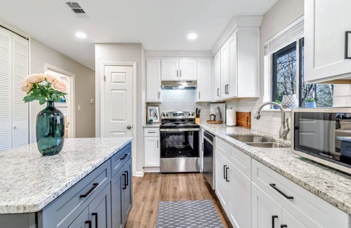 Rex House | Immaculate Pro Decor ComfyATH - Rex - 3BR - Pet Friendly - Fenced (wfield)& Fenced (wfield)