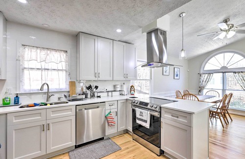 Suwanee House | Immaculate Suwanee House w/Pool & Game Room!