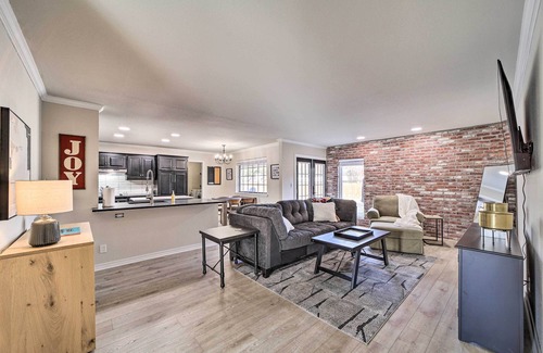 South Tulsa House | Immaculate 'Woodland View' Retreat w/Hot Tub
