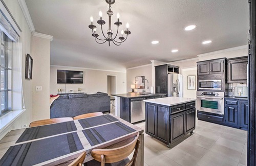South Tulsa House | Immaculate 'Woodland View' Retreat w/Hot Tub