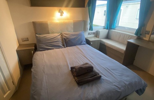 Woodhorn Cabin | Impeccable 2-Bed Lodge in Ashington