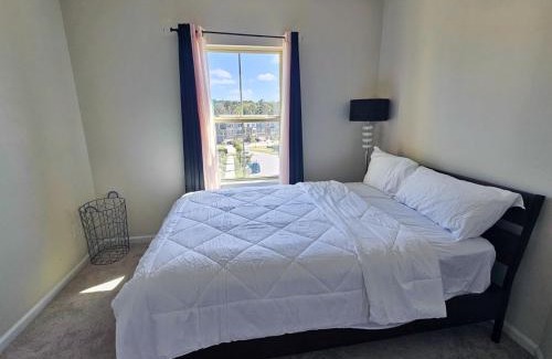 Cary House | Impeccable 3BR Townhouse Near RDU & Hospitals