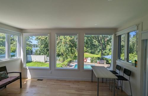 Fabreville House | Impeccable, modern, river view, renovated cottage
