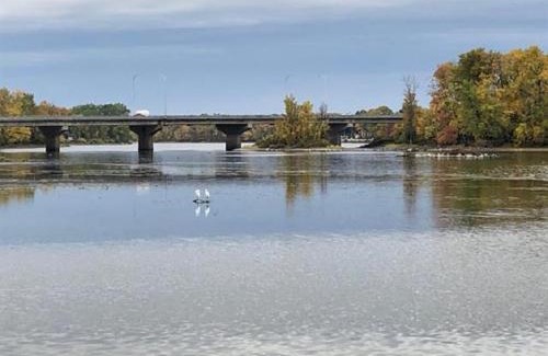 Fabreville House | Impeccable, modern, river view, renovated cottage