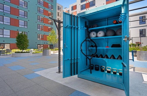 Revere Apartment | Impeccable Revere Studio w/Firepit, Spa, W/D, A/C & Gym, by Blueground