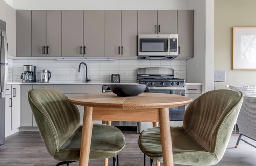 Killgubbin Apartment | Impeccable River North 1BR w/Yoga Studio, nr Riverwalk, by Blueground