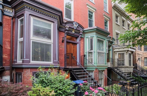 Mount Vernon Square House | Impeccable Shaw 2BR w/W/D, nr Convention Center, by Blueground