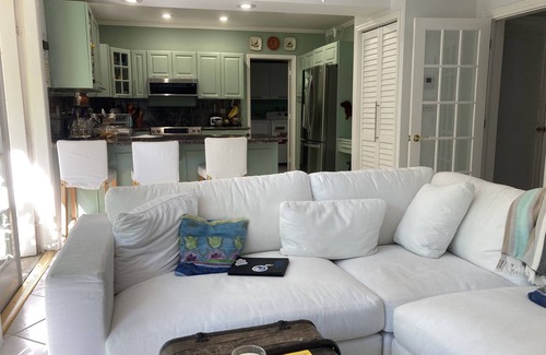 Key Biscayne House | Impeccable Spacious Home on Paradise Island. Golf, sports, beach, relax