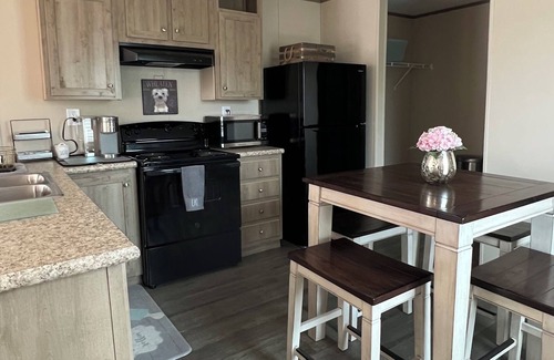 Yancey House | Impeccably Clean 2 Bed/ 2 Bath Country Home