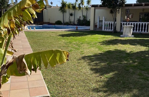 Valdelagrana Villa | Impressive Villa 500 meters from the beach