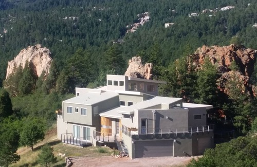 Perry Park House | Impressive 4BR + Media Rm Larkspur Home w/WiFi, athletic field & 360 Mnt Views