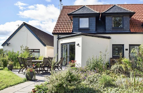 Auchtermuchty Cottage | Impressive larger house, decorated to a very high standard.