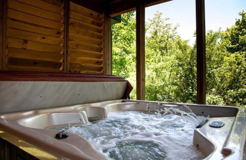 Equality House | Impressive Secluded Cabin with Hot-tub in Herod, Illinois