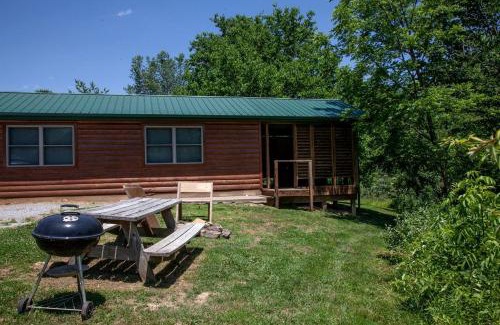 Equality House | Impressive Secluded Cabin with Hot-tub in Herod, Illinois