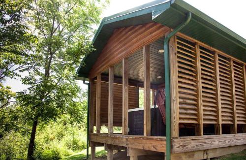 Equality House | Impressive Secluded Cabin with Hot-tub in Herod, Illinois