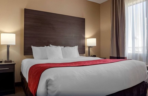 Tillmans Corner House | Impressively Cozy King Suite w/ Free Breakfast!