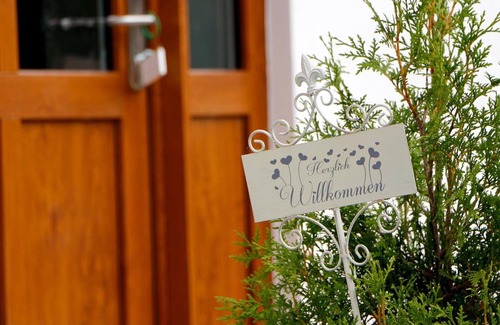 Brarupholz Apartment | In a fabulous secluded location in beautiful Angeln, you will find our cozy vacation apartment "Cinderella" in a modern country house style and a large, well-kept outdoor area with various play options