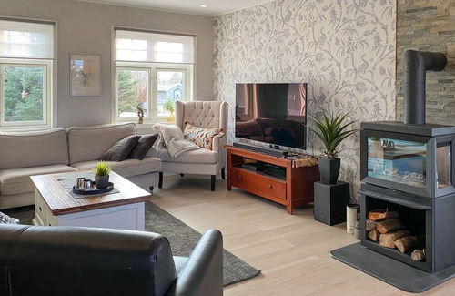 Karvag House | In a wonderful location by the water and close to the Atlantic Road, this family-friendly vacation h