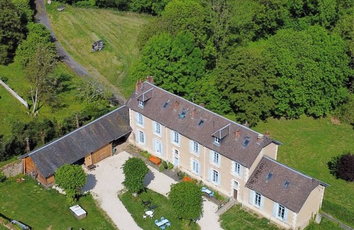 Larochemillay Apartment | In het hart van natuurpark de Morvan, In onze compleet gerenoveerde Oude School