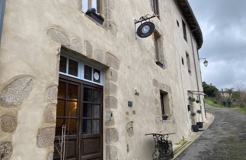 Bellac House | In the ancient town with bars and Cafe’s a short walk away-best of both worlds!