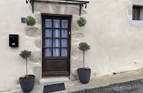 Bellac House | In the ancient town with bars and Cafe’s a short walk away-best of both worlds!