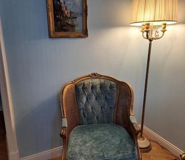 Sallustiano Apartment | In the district of Dolce Vita di Fellini