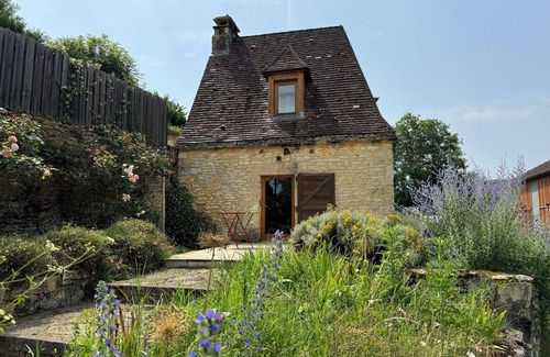 Cenac-et-Saint-Julien Cottage | In the heart of Périgord Noir, fully renovated character cottage.