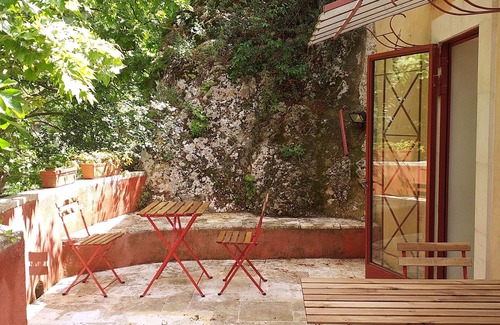 Fontaine-de-Vaucluse House | In the heart of Fontaine de Vaucluse, house overlooking the Sorgue river