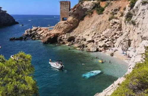 Ensues-la-Redonne Apartment | IN THE HEART OF THE CALANQUE DE FIGUIÈRES