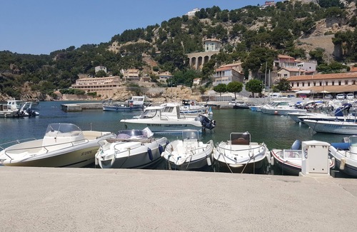 Ensues-la-Redonne Apartment | IN THE HEART OF THE CALANQUE DE FIGUIÈRES