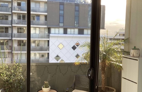 Port Melbourne Apartment | In the Heart of Port Melbourne