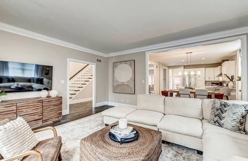 Lockerbie Square House | In the Heart of Downtown Indy - Sleeps 14!