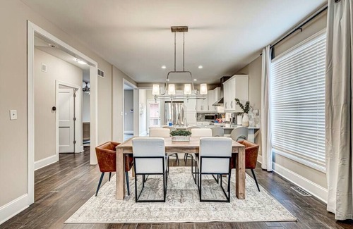 Lockerbie Square House | In the Heart of Downtown Indy - Sleeps 14!