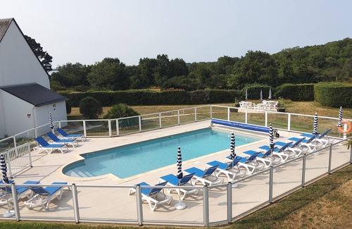 Ile-aux-Moines Apartment | IN THE HEART OF THE GULF - BEAUTIFUL T2 RENOVATED WITH HEATED SWIMMING POOL FOR 4 PEOPLE.