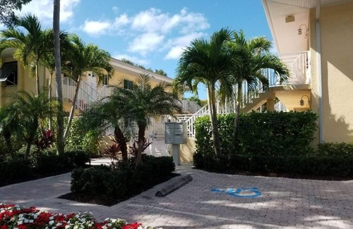 Old Naples Condo | In the heart of Old Naples