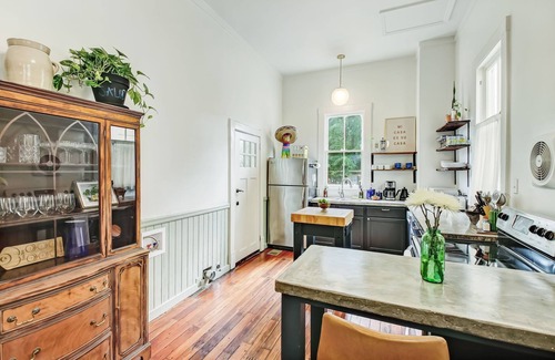 Midtown House | In the Heart of Savannah's Starland District/3 Bedroom Bungalow. Pet Friendly!