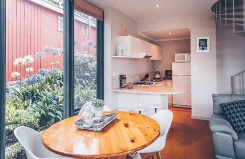 Coles Bay Apartment | In the heart of town, ocean & mountain views, opposite waterfront. Free wifi.
