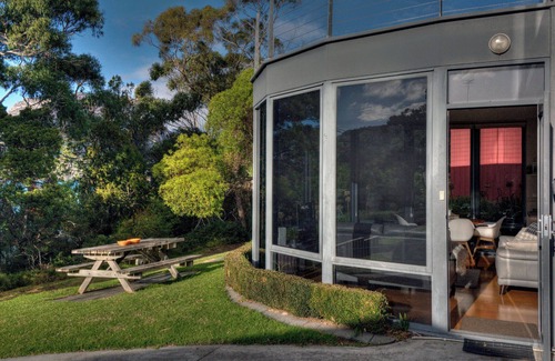 Coles Bay Apartment | In the heart of town, ocean & mountain views, opposite waterfront. Free wifi.