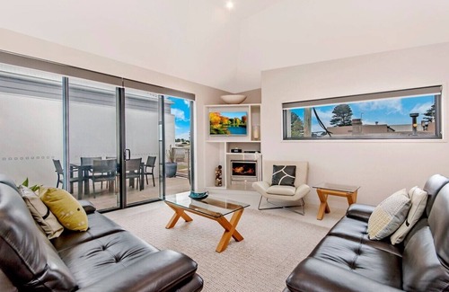 Port Fairy Apartment | In the very heart of Port Fairy - Chimneys on Bank