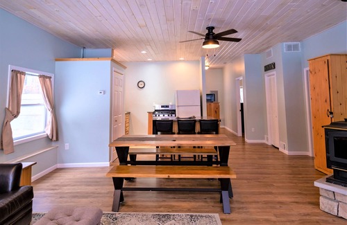 Free Soil House | In The Woods - Pet Friendly Waterfront