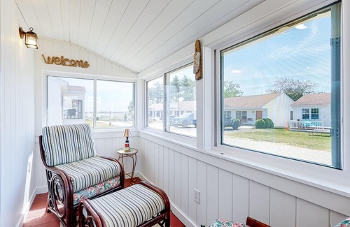 Wells Cottage | In-town cottage near the beach with marsh view, AC, saltwater pool, & hot tub