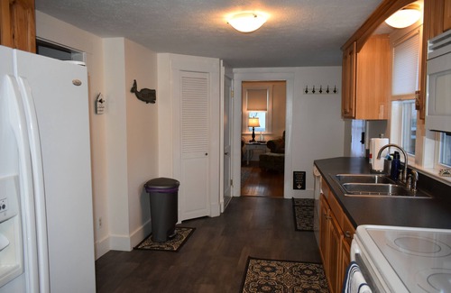 Kennebunk House | In-Town Kennebunk - walk to mult cafes/restaurants/shops! Beaches 6 mins away!
