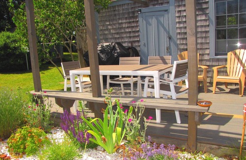 Vineyard Haven House | IN-TOWN-WALK To Everything! Adorable & Affordable , Front Porch & Deck/2 A/C